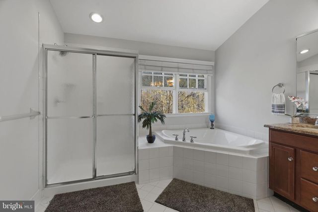 24 DEVONSHIRE DR, West Windsor, NJ 08540