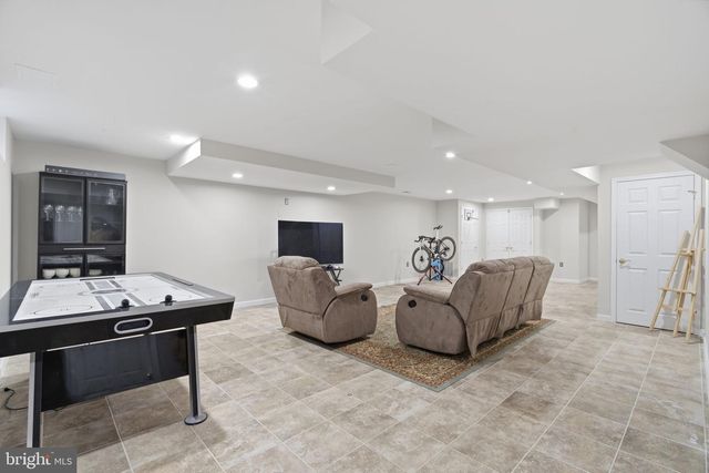 24 DEVONSHIRE DR, West Windsor, NJ 08540