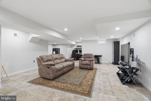 24 DEVONSHIRE DR, West Windsor, NJ 08540