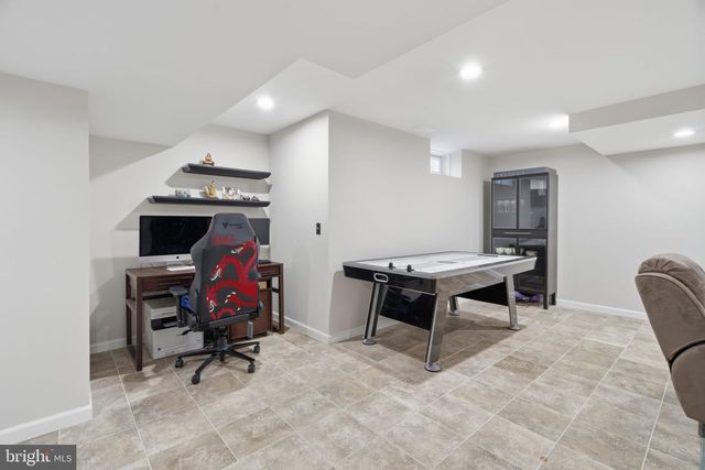 24 DEVONSHIRE DR, West Windsor, NJ 08540