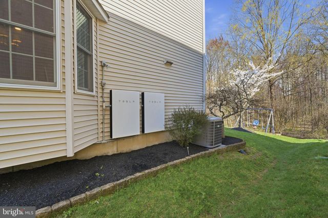 24 DEVONSHIRE DR, West Windsor, NJ 08540