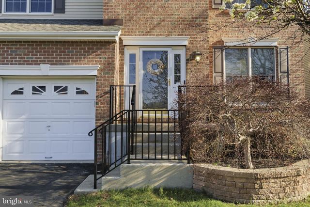 24 DEVONSHIRE DR, West Windsor, NJ 08540