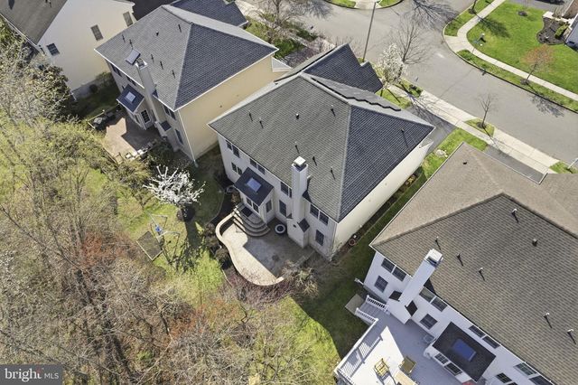 24 DEVONSHIRE DR, West Windsor, NJ 08540