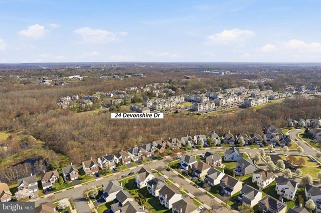 24 DEVONSHIRE DR, West Windsor, NJ 08540