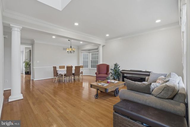 24 DEVONSHIRE DR, West Windsor, NJ 08540