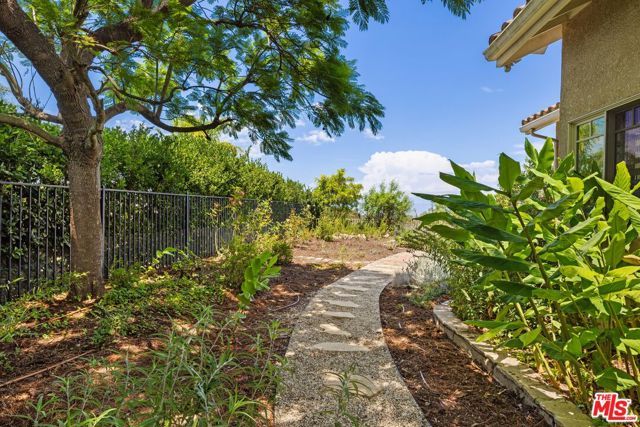 1098 Antelope Place, Newbury Park (thousand Oaks), CA 91320
