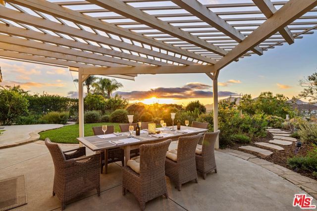 1098 Antelope Place, Newbury Park (thousand Oaks), CA 91320