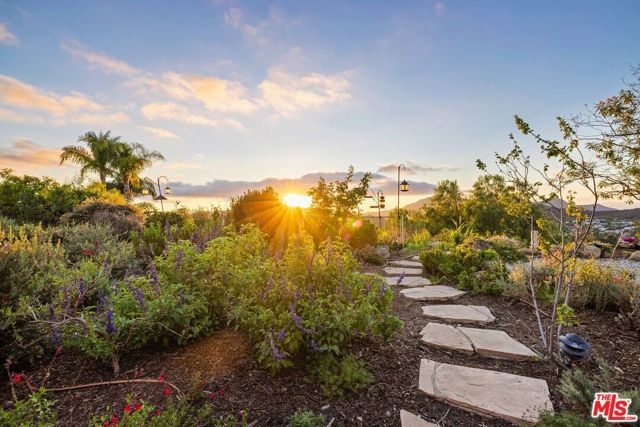 1098 Antelope Place, Newbury Park (thousand Oaks), CA 91320
