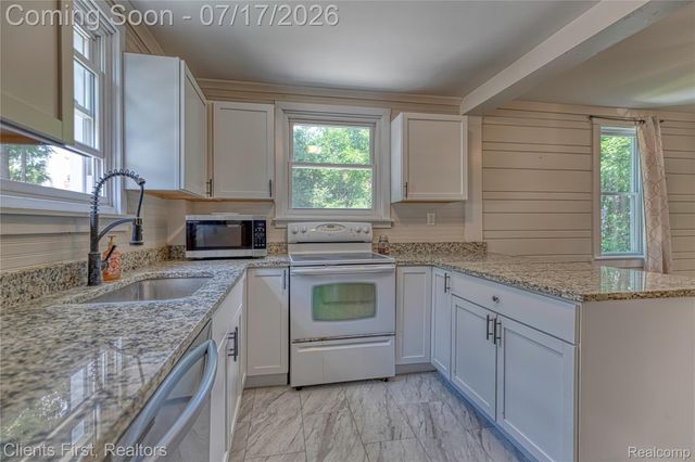 4258 Seeden Street, Waterford Charter Township, MI 48329