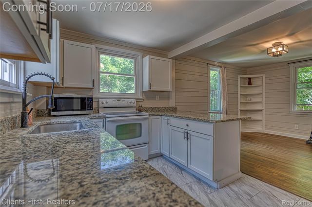 4258 Seeden Street, Waterford Charter Township, MI 48329