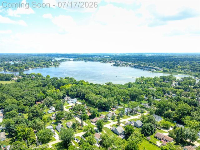 4258 Seeden Street, Waterford Charter Township, MI 48329