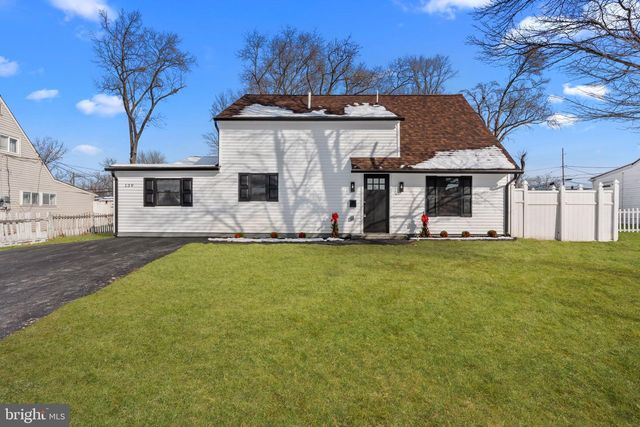 139 IVY HILL RD, Levittown, PA 19057