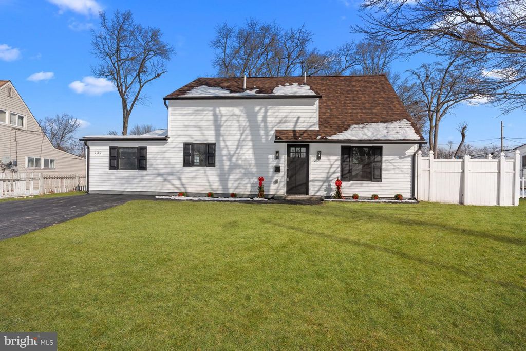 139 IVY HILL RD, Levittown, PA 19057