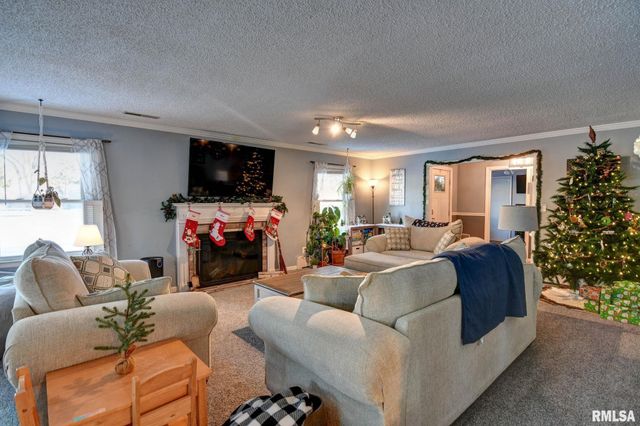 1101 W Main Cross Street, Taylorville, IL 62568