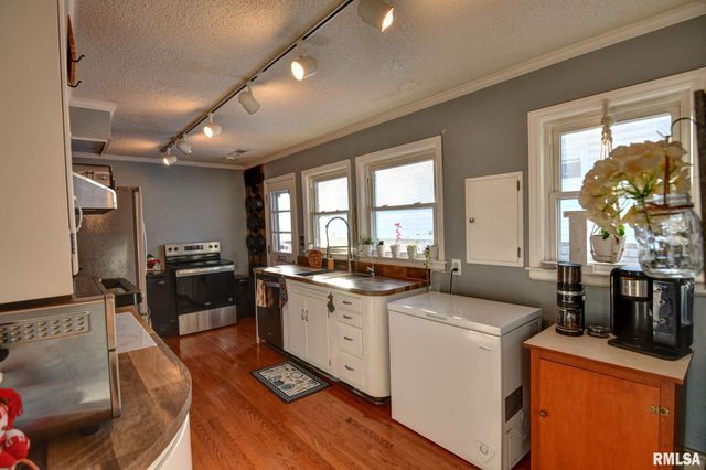 1101 W Main Cross Street, Taylorville, IL 62568