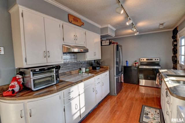 1101 W Main Cross Street, Taylorville, IL 62568