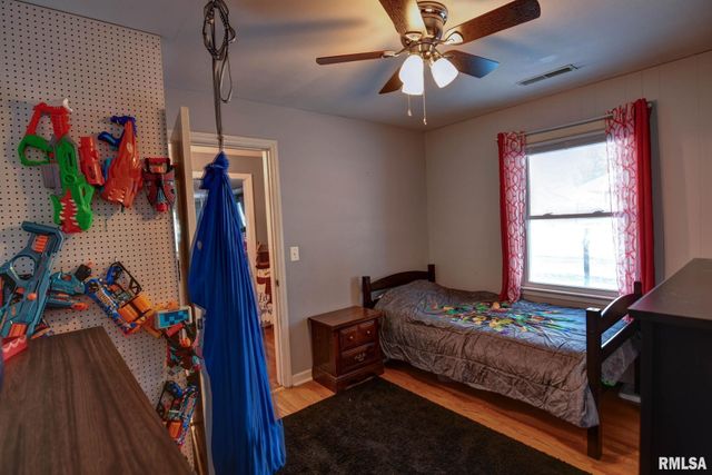 1101 W Main Cross Street, Taylorville, IL 62568