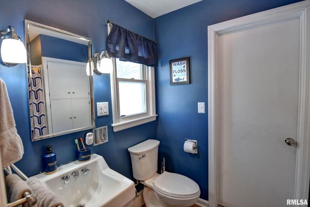 1101 W Main Cross Street, Taylorville, IL 62568