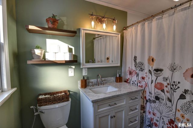 1101 W Main Cross Street, Taylorville, IL 62568