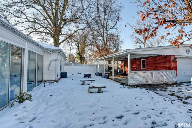 1101 W Main Cross Street, Taylorville, IL 62568