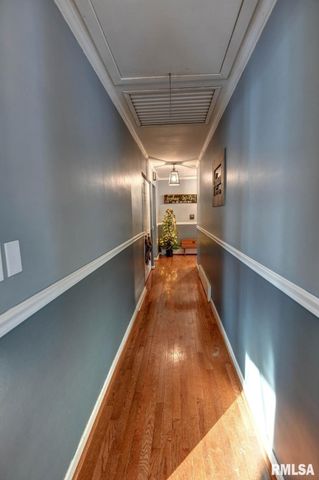 1101 W Main Cross Street, Taylorville, IL 62568