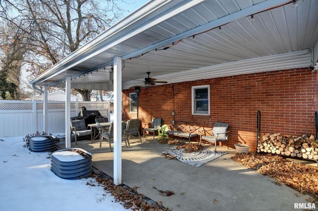 1101 W Main Cross Street, Taylorville, IL 62568