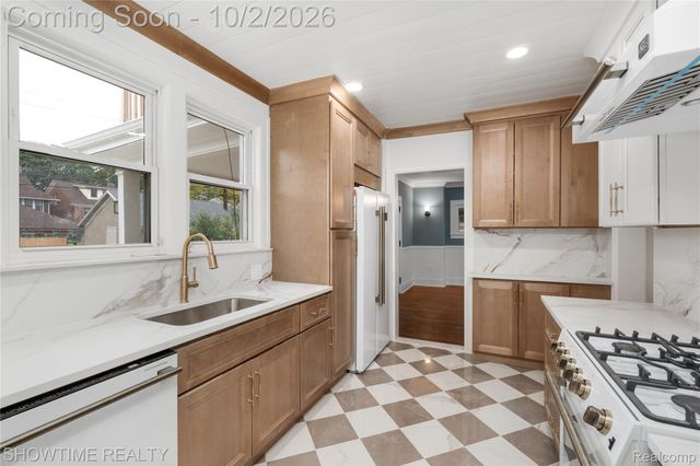 2437 Longfellow Street, Detroit, MI 48206
