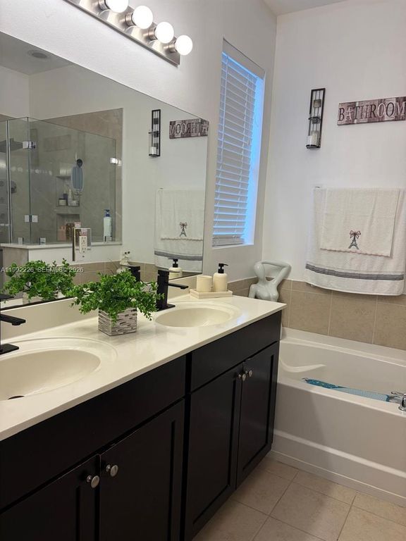 Image 6 of property listing at 24982 SW 118th Ct, Homestead, FL 33032