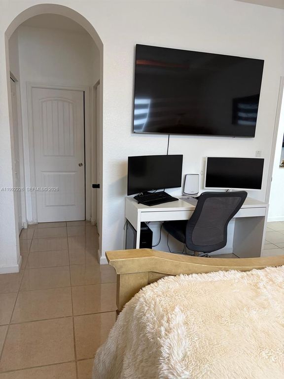 Image 7 of property listing at 24982 SW 118th Ct, Homestead, FL 33032