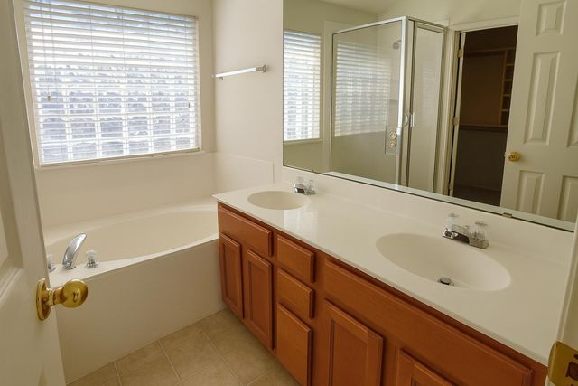 801 Hank Aaron LN, Round Rock, TX 78665