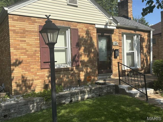 238 Newell Drive, St Louis, MO 63135