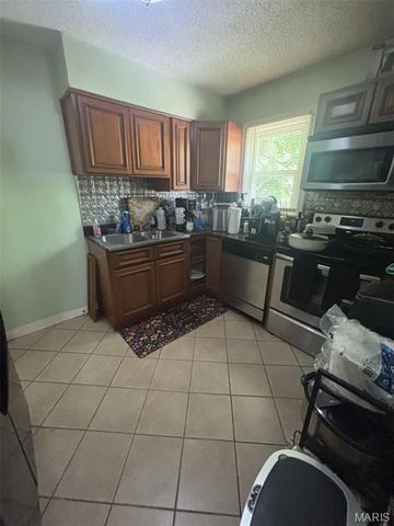 238 Newell Drive, St Louis, MO 63135