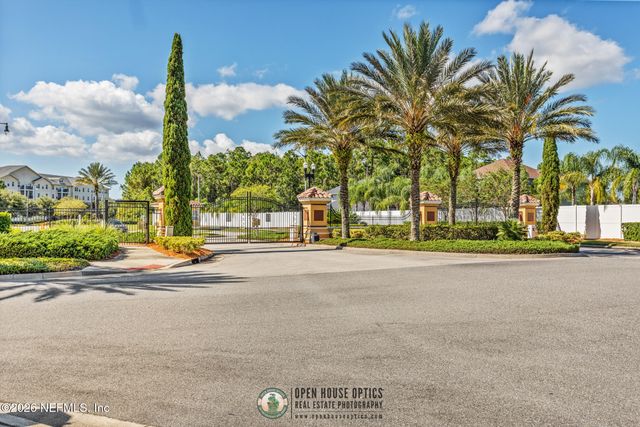 8986 TROPICAL BEND Circle, Jacksonville, FL 32256