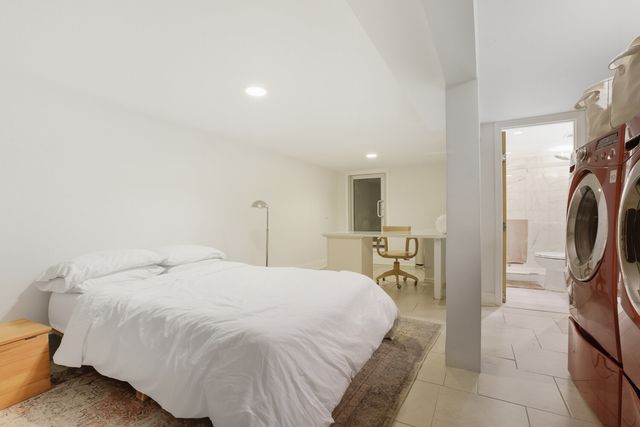 10 ROOSEVELT Place, New York City, NY 11233