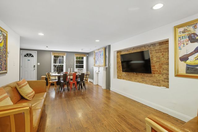 10 ROOSEVELT Place, New York City, NY 11233