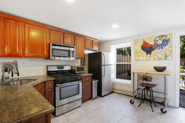 10 ROOSEVELT Place, New York City, NY 11233