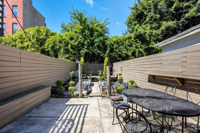 10 ROOSEVELT Place, New York City, NY 11233