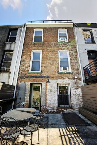 10 ROOSEVELT Place, New York City, NY 11233