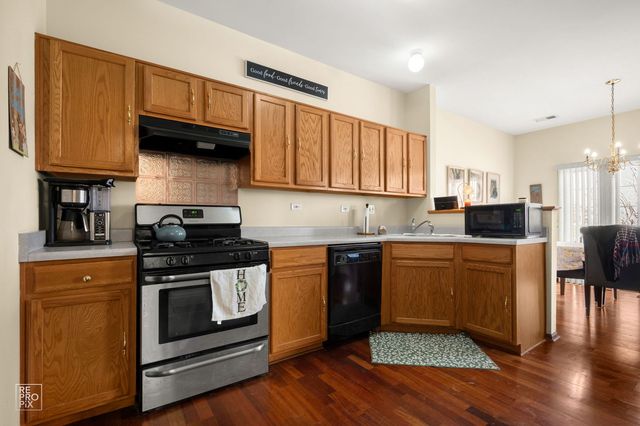 1827 Golden Gate Lane, Naperville, IL 60563