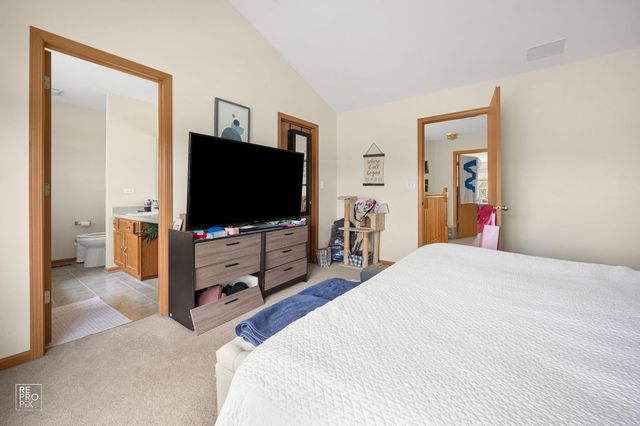 1827 Golden Gate Lane, Naperville, IL 60563