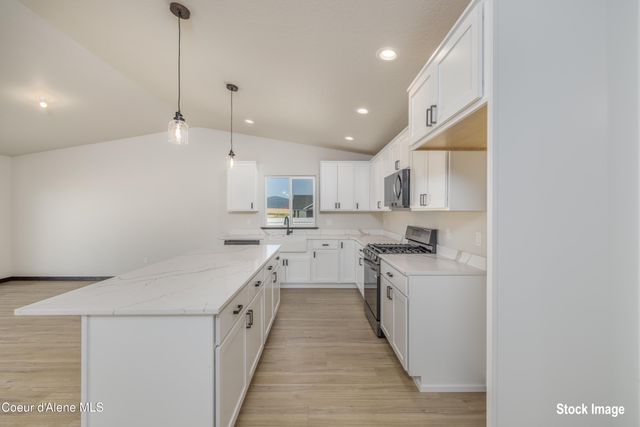 11668 N SIMMONS LN, Rathdrum, ID 83858
