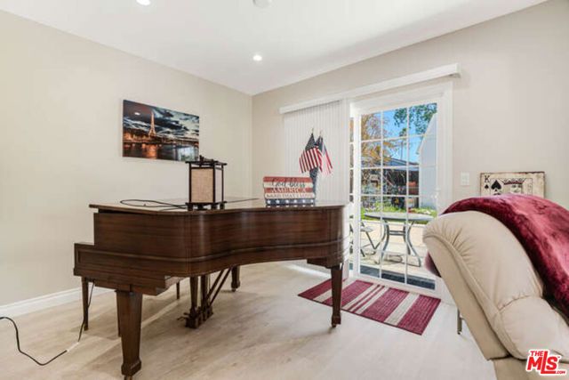 22701 ERWIN Street, Woodland Hills (los Angeles), CA 91367