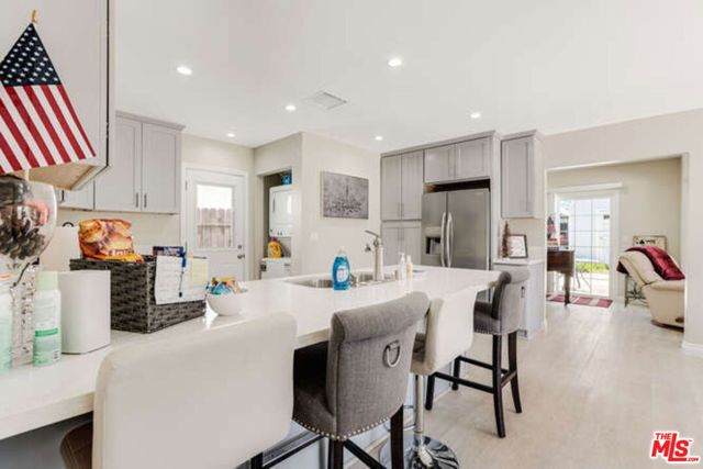 22701 ERWIN Street, Woodland Hills (los Angeles), CA 91367