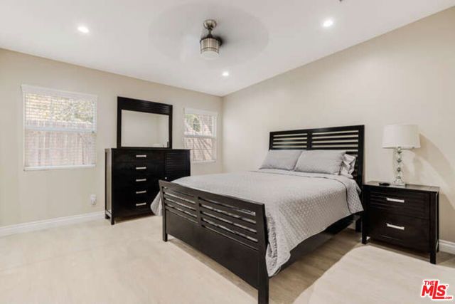 22701 ERWIN Street, Woodland Hills (los Angeles), CA 91367