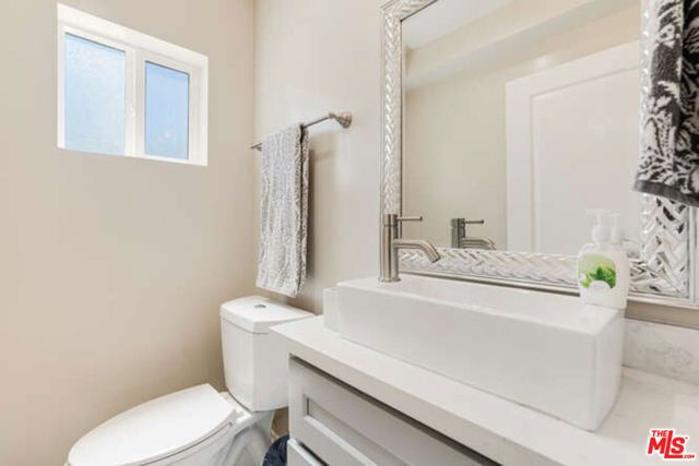 22701 ERWIN Street, Woodland Hills (los Angeles), CA 91367
