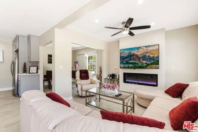 22701 ERWIN Street, Woodland Hills (los Angeles), CA 91367