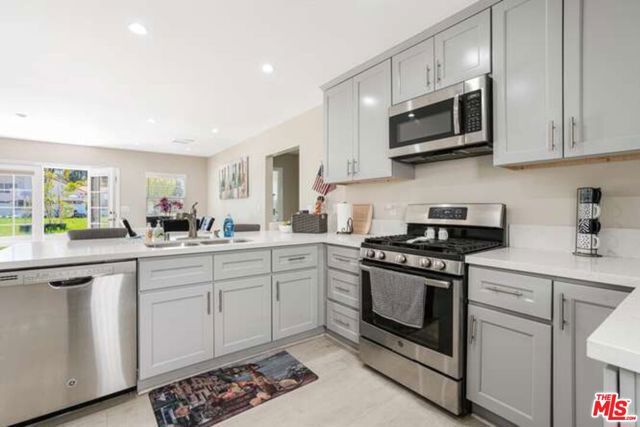 22701 ERWIN Street, Woodland Hills (los Angeles), CA 91367