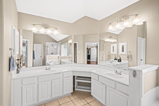 937 Mystic Village Lane, Seabrook, TX 77586