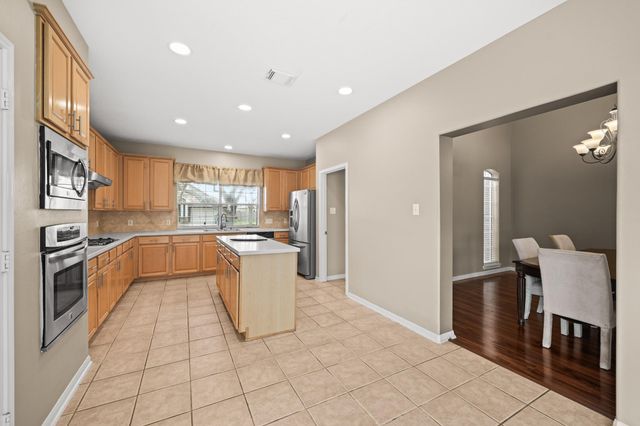 937 Mystic Village Lane, Seabrook, TX 77586