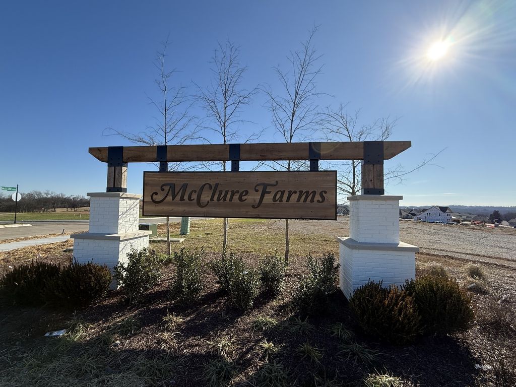 3964 Trinity Woods Rd, Columbia, TN 38401